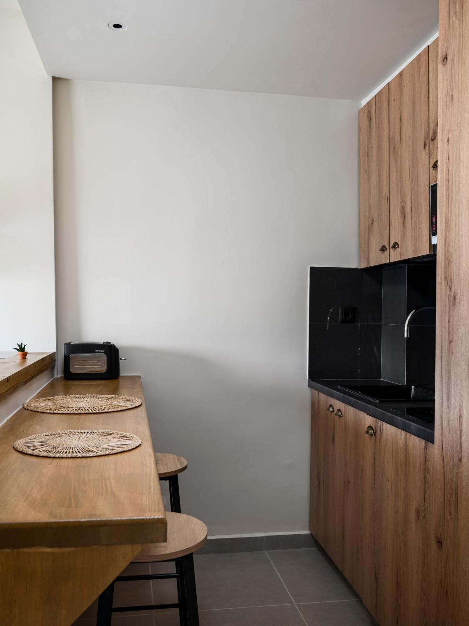 Loadstar Rooms & Suites Kontokali Exterior photo